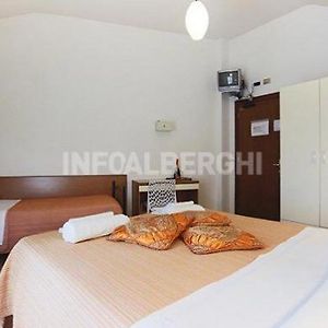 Camera con letto king size